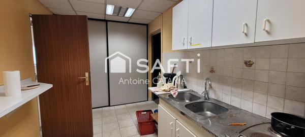 Entrepôt professionnel, bureaux et logement locatif – Tullins(38210)