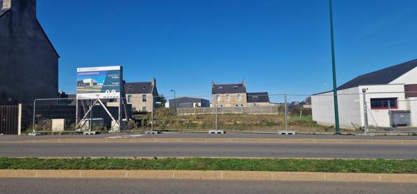 LOCAL COMMERCIAL INDEPENDANT DE 336 M2 EN ZONE COMMERCIALE DYNAMIQUE