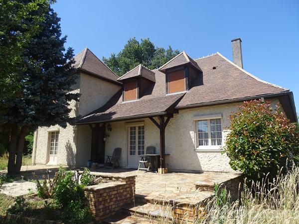 Vente
                Maison150 m² - 5 Pièces -
                    LIGNIERES (18160)