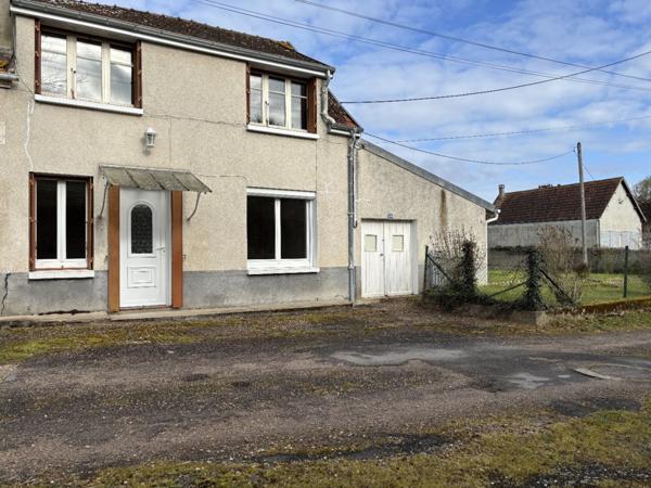 Maison ancienne avec double garage