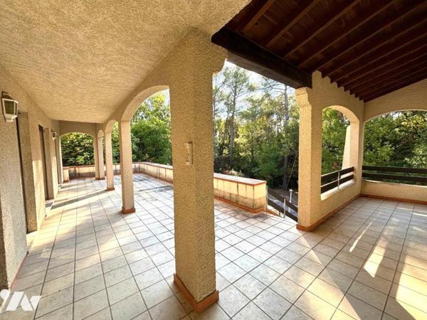 Grande maison d'architecte à faire revivre