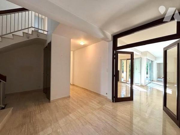 Grande maison d'architecte à faire revivre