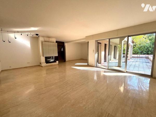 Grande maison d'architecte à faire revivre