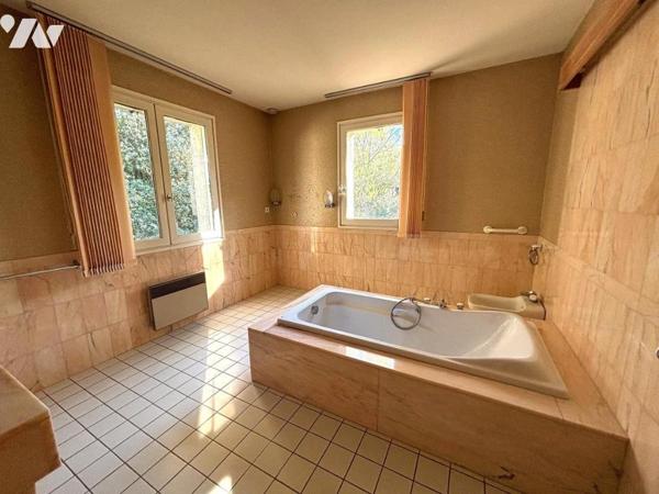 Grande maison d'architecte à faire revivre