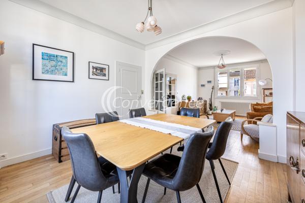 Maison
                                                                                                                                                                                                                                                                                                                        7 pièce(s)                                                                                                                                                                                                          5 chambre(s)                                                                                                                                                                                                          193  m²