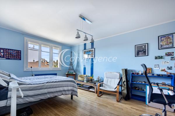Maison
                                                                                                                                                                                                                                                                                                                        7 pièce(s)                                                                                                                                                                                                          5 chambre(s)                                                                                                                                                                                                          193  m²