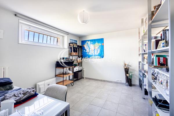 Maison
                                                                                                                                                                                                                                                                                                                        7 pièce(s)                                                                                                                                                                                                          5 chambre(s)                                                                                                                                                                                                          193  m²