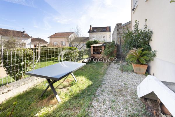 Maison
                                                                                                                                                                                                                                                                                                                        7 pièce(s)                                                                                                                                                                                                          5 chambre(s)                                                                                                                                                                                                          193  m²