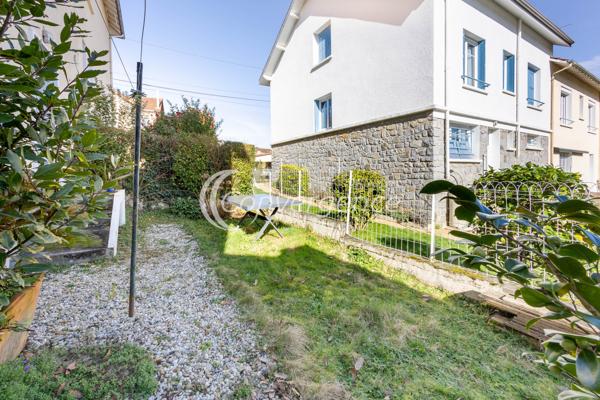 Maison
                                                                                                                                                                                                                                                                                                                        7 pièce(s)                                                                                                                                                                                                          5 chambre(s)                                                                                                                                                                                                          193  m²