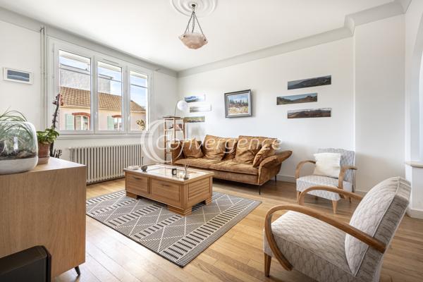 Maison
                                                                                                                                                                                                                                                                                                                        7 pièce(s)                                                                                                                                                                                                          5 chambre(s)                                                                                                                                                                                                          193  m²