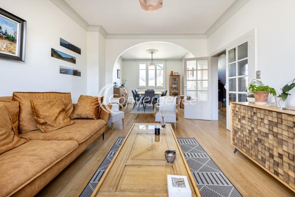 Maison
                                                                                                                                                                                                                                                                                                                        7 pièce(s)                                                                                                                                                                                                          5 chambre(s)                                                                                                                                                                                                          193  m²
