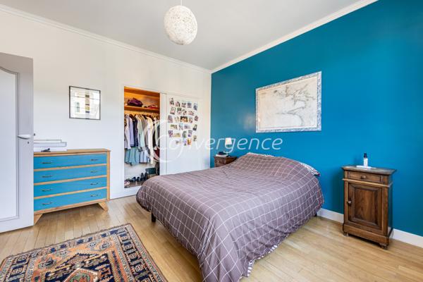 Maison
                                                                                                                                                                                                                                                                                                                        7 pièce(s)                                                                                                                                                                                                          5 chambre(s)                                                                                                                                                                                                          193  m²