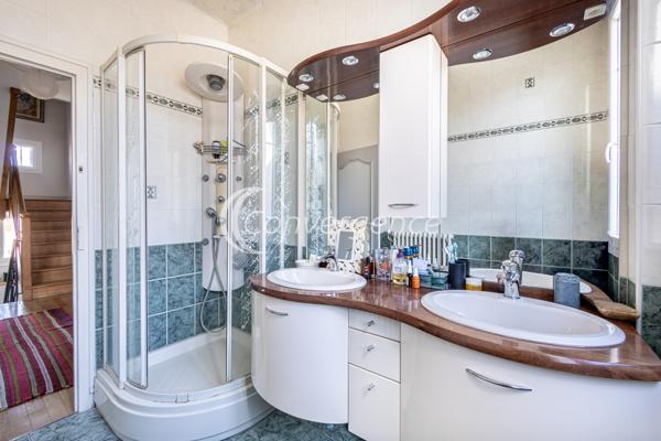 Maison
                                                                                                                                                                                                                                                                                                                        7 pièce(s)                                                                                                                                                                                                          5 chambre(s)                                                                                                                                                                                                          193  m²