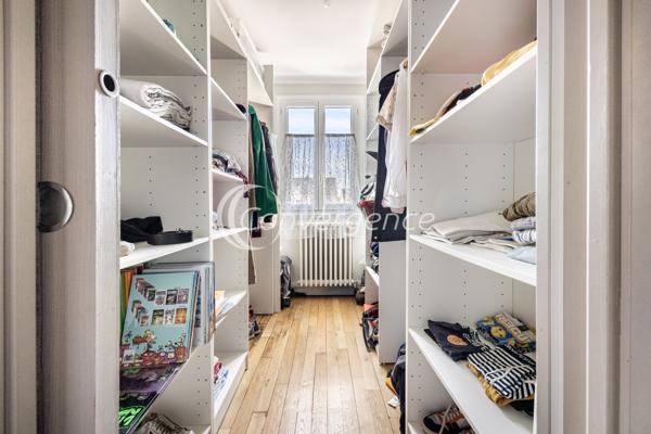 Maison
                                                                                                                                                                                                                                                                                                                        7 pièce(s)                                                                                                                                                                                                          5 chambre(s)                                                                                                                                                                                                          193  m²