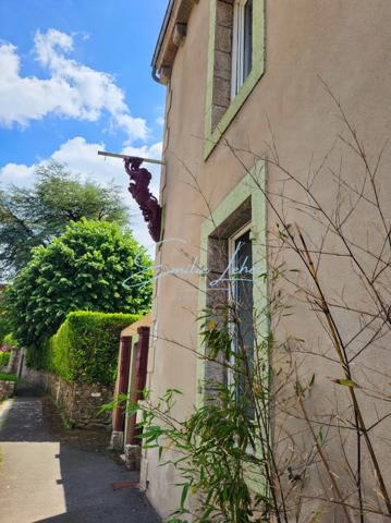 Riec sur Belon - Maison bourgeoise, 4 niveaux, centre bourg, jardin clos avec puits, près de 250m2! Unique!!