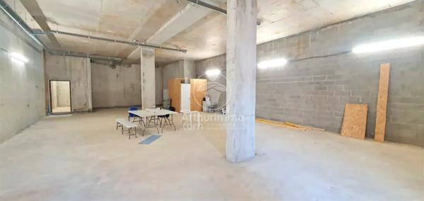 Vente                                                      Local commercial
                        
                                         90 m2                     à Déville-Lès-Rouen