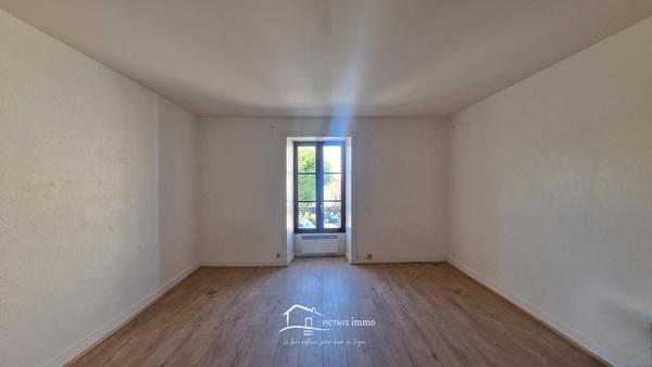 Investissement à Lusignan – Immeuble composé de 4 logements avec garage et stationnement Lusignan (86600)