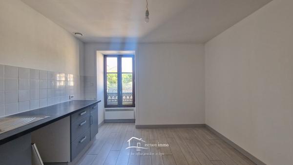 Investissement à Lusignan – Immeuble composé de 4 logements avec garage et stationnement Lusignan (86600)
