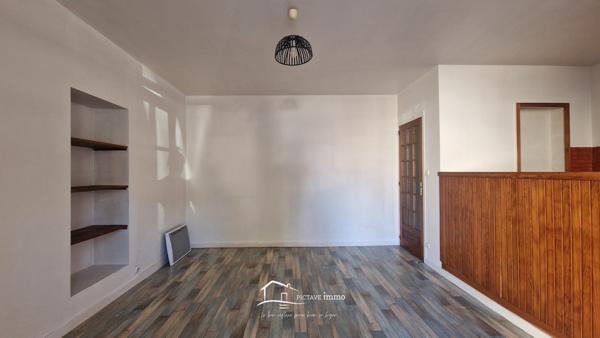 Investissement à Lusignan – Immeuble composé de 4 logements avec garage et stationnement Lusignan (86600)