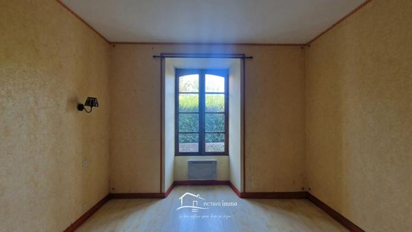 Investissement à Lusignan – Immeuble composé de 4 logements avec garage et stationnement Lusignan (86600)
