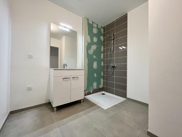 APPARTEMENT T3 - 2 GRANDE RUE TINQUEUX - LUMINEUX-ASCENSEUR