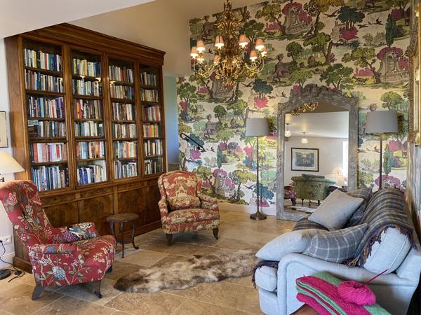Sublime Maison en Pierre Rénovée avec Vues Imprenables et Confort Moderne