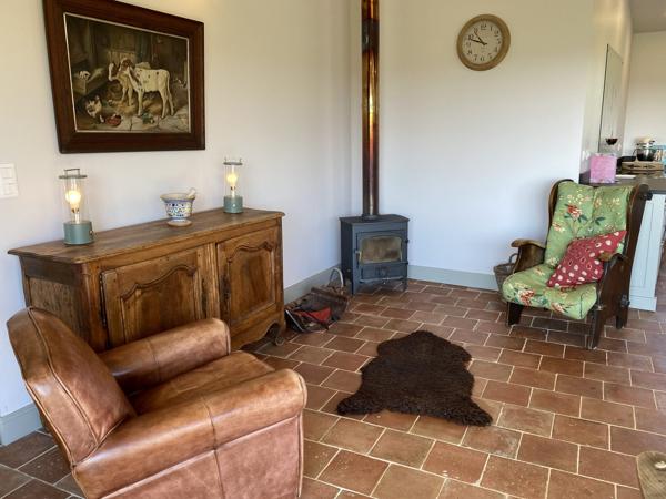 Sublime Maison en Pierre Rénovée avec Vues Imprenables et Confort Moderne