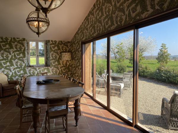 Sublime Maison en Pierre Rénovée avec Vues Imprenables et Confort Moderne