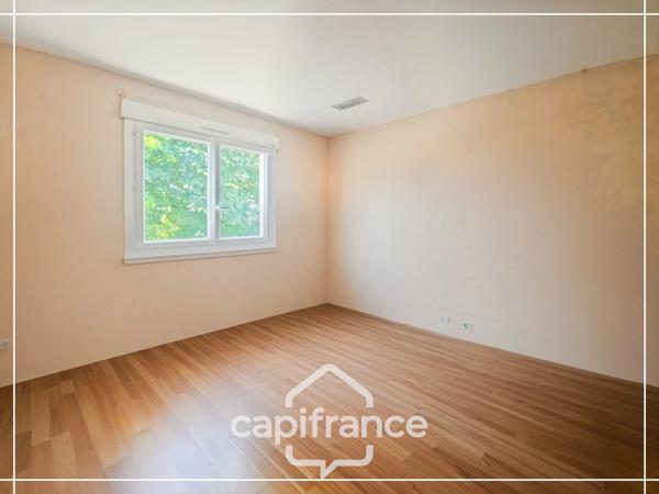 Maison avec sous-sol, 3 chambres, jardin, garage, accès de plain pied depuis la terrasse