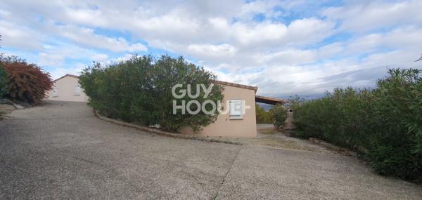 Ensemble de 6 maisons avec piscine et grand poolhouse en commun