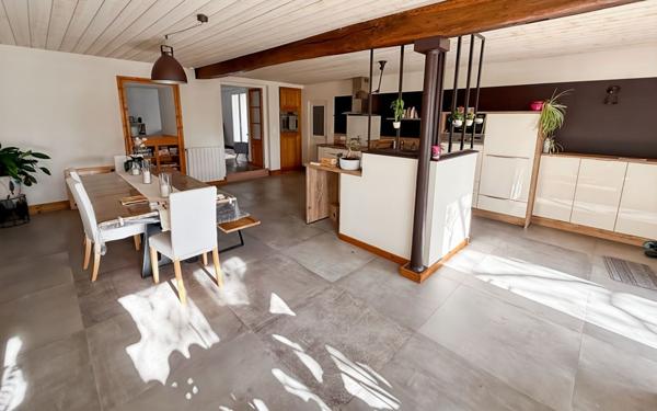 Maison à vendre    5 pièces •  Clavette