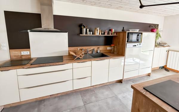 Maison à vendre    5 pièces •  Clavette