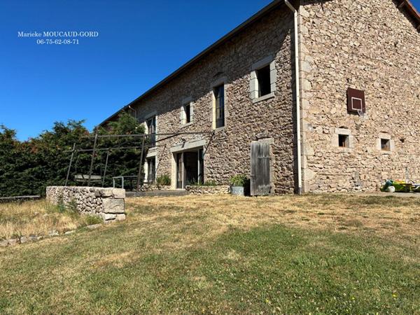 Acienne ferme rénovée mitoyenne  St Pierre Du Champ 130 m² avec 2300m² terrain