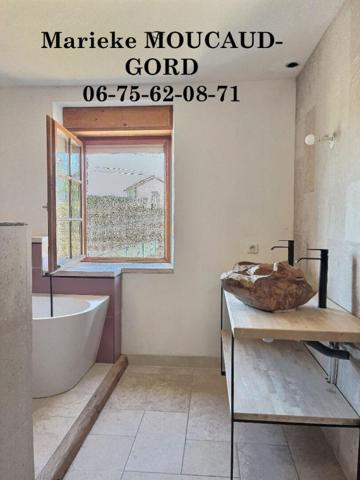 Acienne ferme rénovée mitoyenne  St Pierre Du Champ 130 m² avec 2300m² terrain