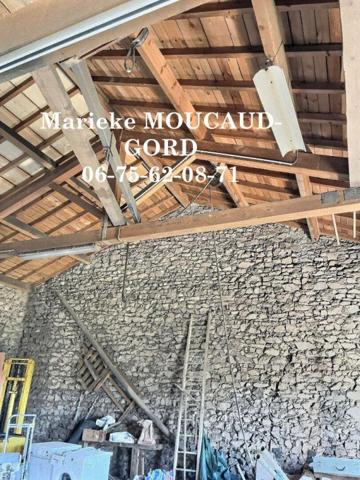 Acienne ferme rénovée mitoyenne  St Pierre Du Champ 130 m² avec 2300m² terrain