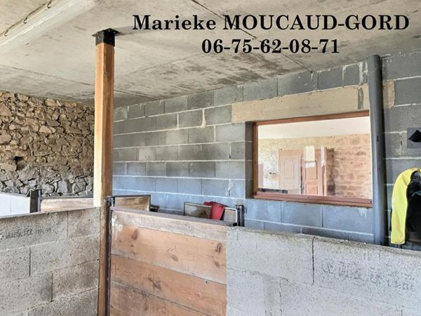 Acienne ferme rénovée mitoyenne  St Pierre Du Champ 130 m² avec 2300m² terrain