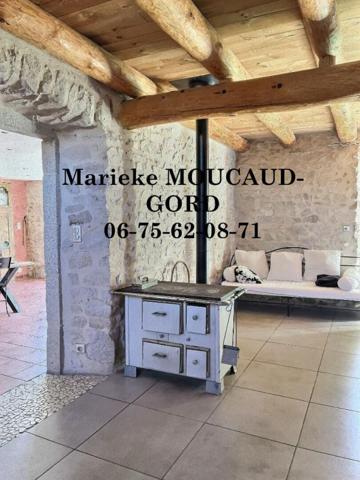 Acienne ferme rénovée mitoyenne  St Pierre Du Champ 130 m² avec 2300m² terrain