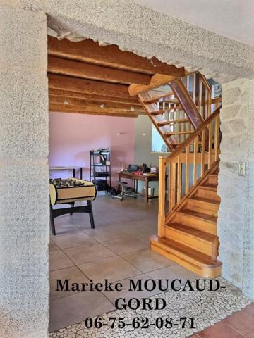 Acienne ferme rénovée mitoyenne  St Pierre Du Champ 130 m² avec 2300m² terrain