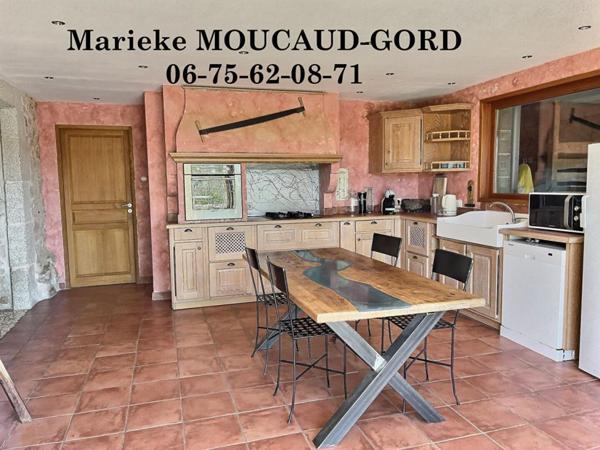 Acienne ferme rénovée mitoyenne  St Pierre Du Champ 130 m² avec 2300m² terrain