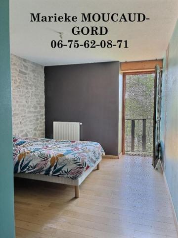 Acienne ferme rénovée mitoyenne  St Pierre Du Champ 130 m² avec 2300m² terrain