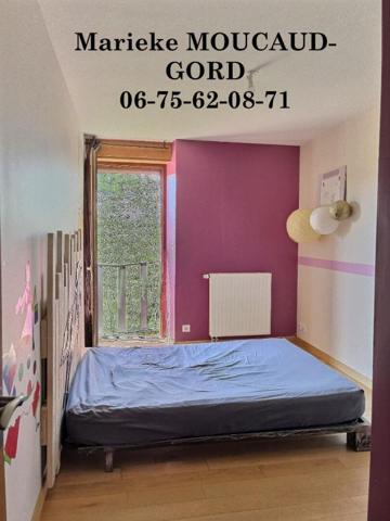 Acienne ferme rénovée mitoyenne  St Pierre Du Champ 130 m² avec 2300m² terrain