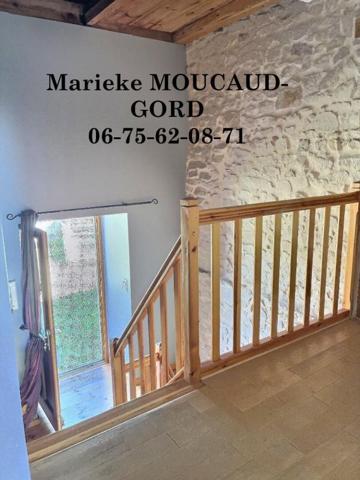 Acienne ferme rénovée mitoyenne  St Pierre Du Champ 130 m² avec 2300m² terrain