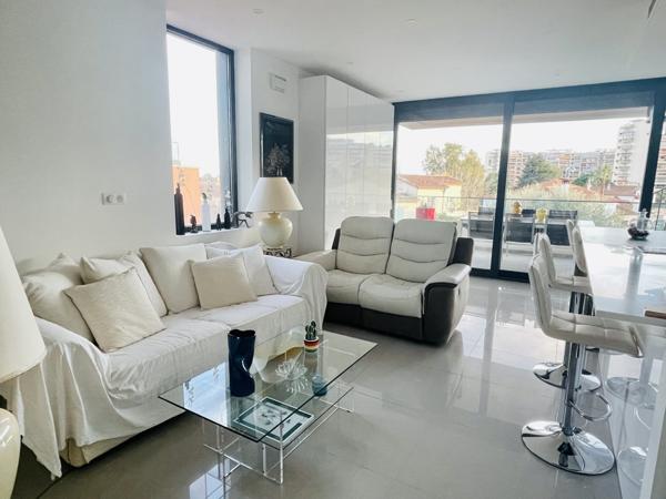 APPARTEMENT D’EXCEPTION À MANDELIEU-LA-NAPOULE (SECTEUR DU COTTAGE)