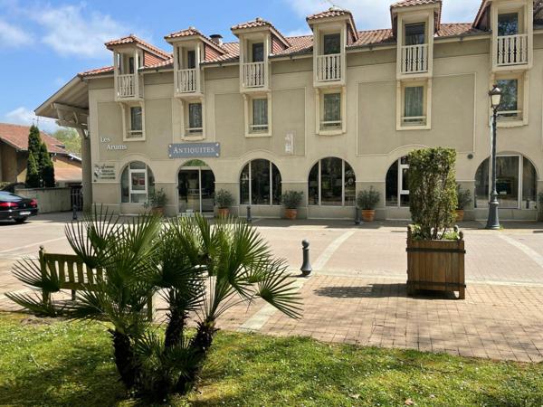 Immeuble à vendre    38 pièces •  Eugénie-les-Bains