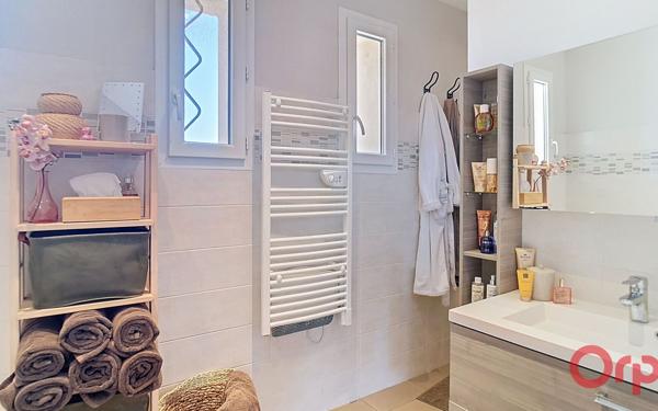 Maison à vendre    8 pièces •  Le Pontet