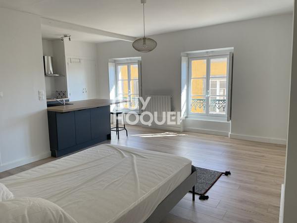 CARCASSONNE : (Proche place Carnot) - Studio renové