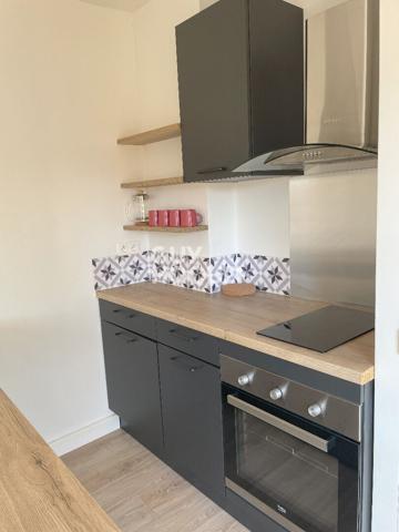 CARCASSONNE : (Proche place Carnot) - Studio renové