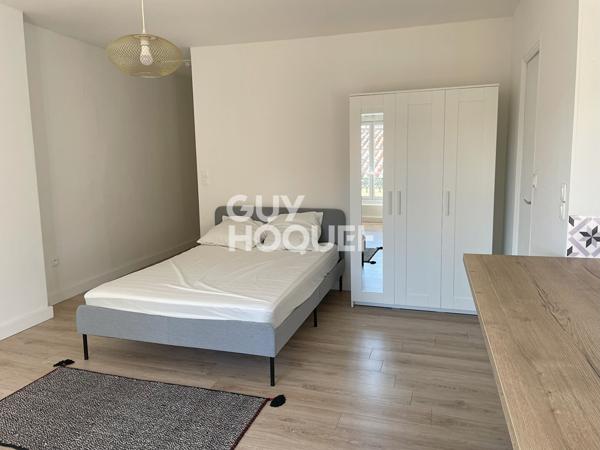 CARCASSONNE : (Proche place Carnot) - Studio renové