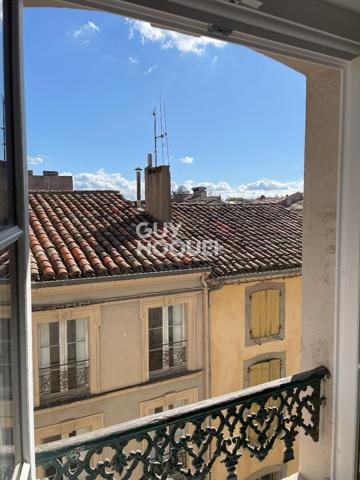 CARCASSONNE : (Proche place Carnot) - Studio renové