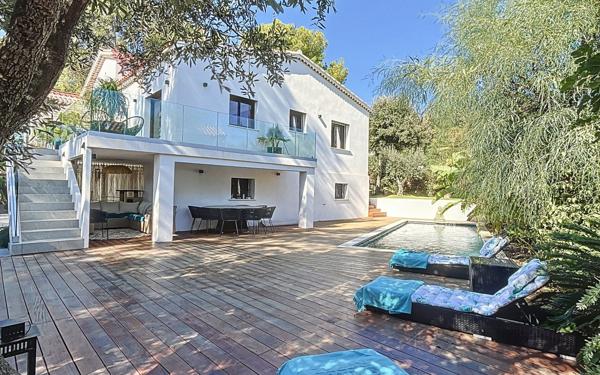 Maison à vendre    6 pièces •  Bandol